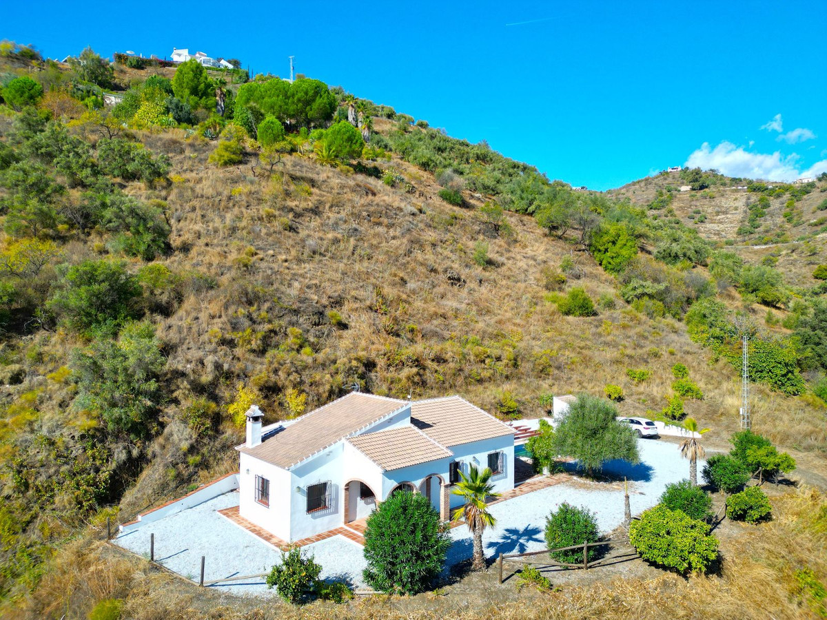 3 Bed Townhouse for sale in Árchez Costa Del Sol East, Málaga, Spain