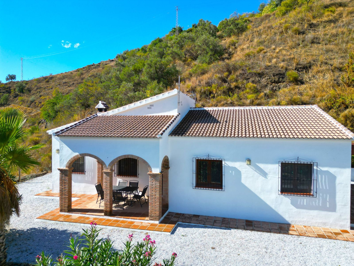 3 Bed Townhouse for sale in Árchez Costa Del Sol East, Málaga, Spain