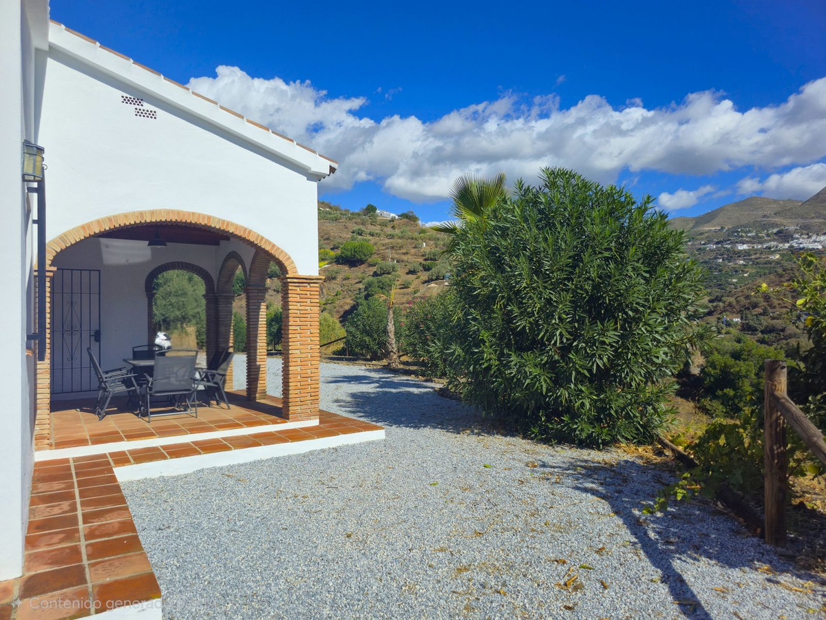 3 Bed Townhouse for sale in Árchez Costa Del Sol East, Málaga, Spain
