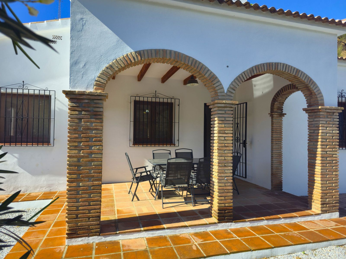 3 Bed Townhouse for sale in Árchez Costa Del Sol East, Málaga, Spain