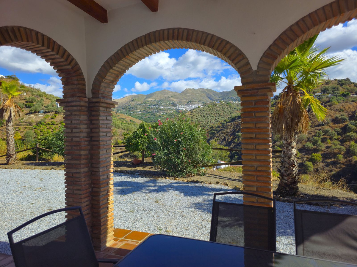 3 Bed Townhouse for sale in Árchez Costa Del Sol East, Málaga, Spain