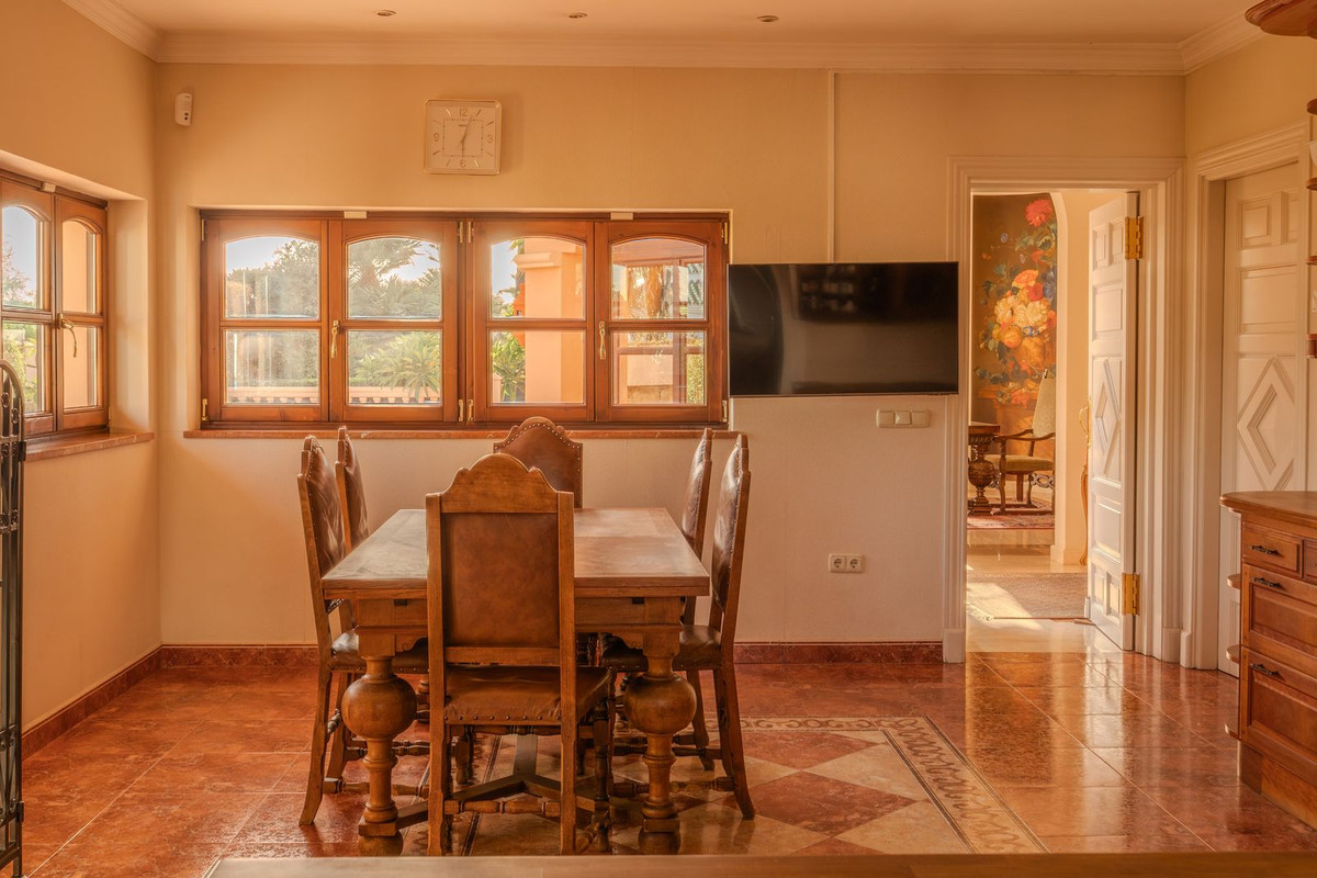 Se vende Villa - Chalet de 6 dormitorios en Costa Del Sol, Málaga, España