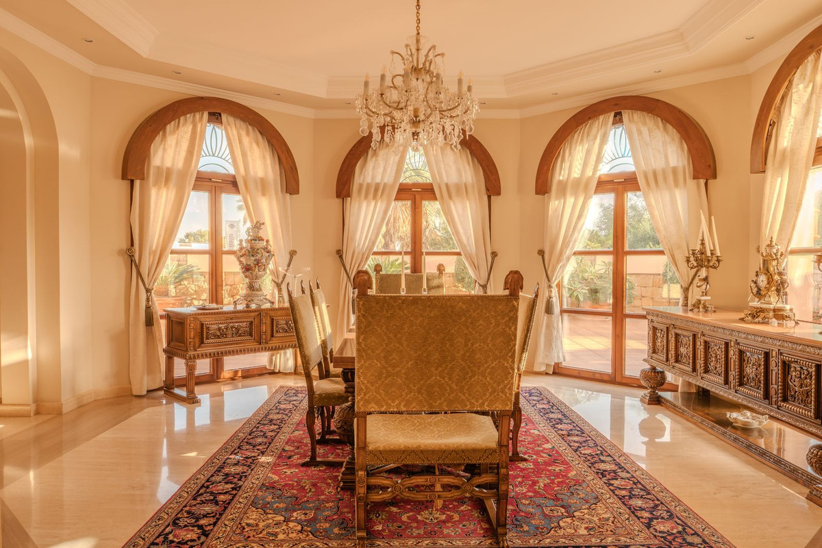 Se vende Villa - Chalet de 6 dormitorios en Costa Del Sol, Málaga, España