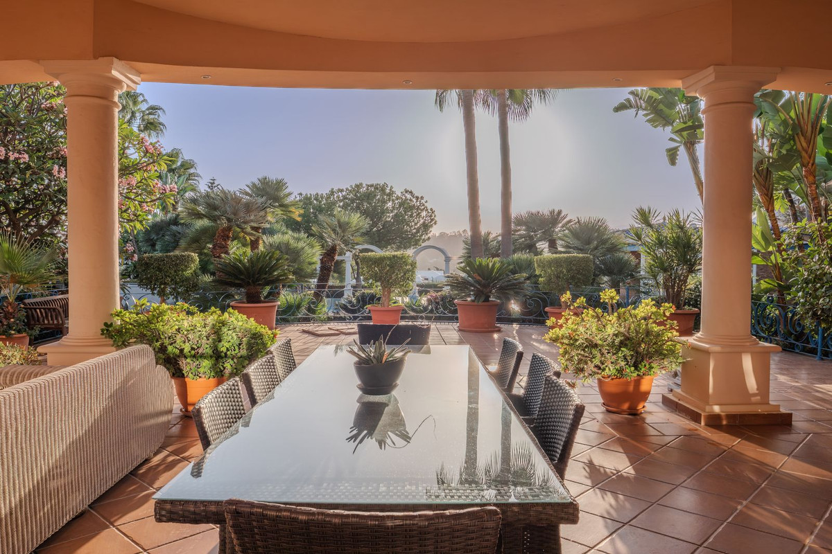 Se vende Villa - Chalet de 6 dormitorios en Costa Del Sol, Málaga, España