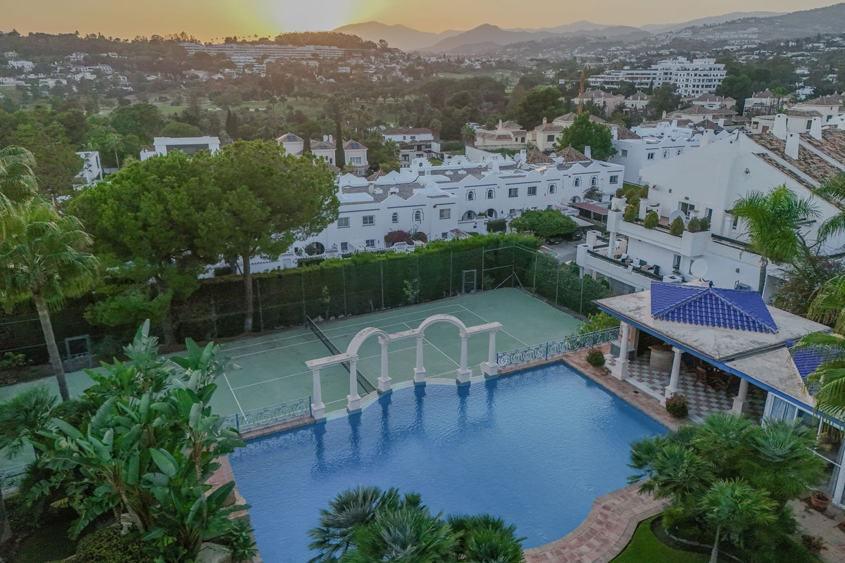 Se vende Villa - Chalet de 6 dormitorios en Costa Del Sol, Málaga, España