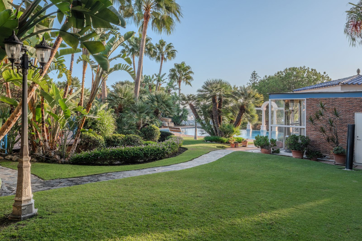 Se vende Villa - Chalet de 6 dormitorios en Costa Del Sol, Málaga, España