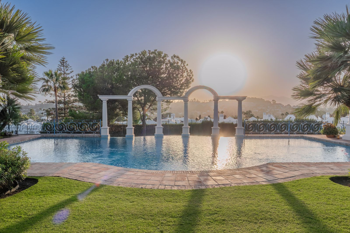 Se vende Villa - Chalet de 6 dormitorios en Costa Del Sol, Málaga, España
