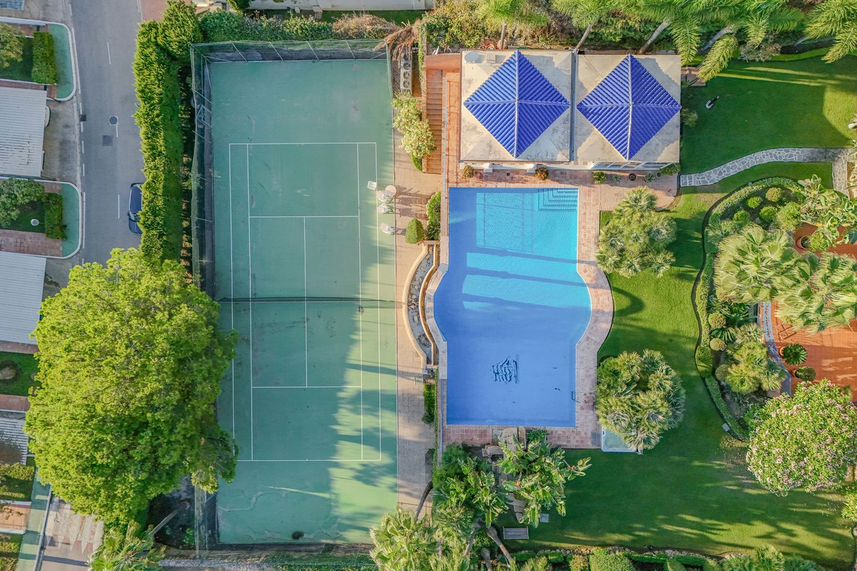 Se vende Villa - Chalet de 6 dormitorios en Costa Del Sol, Málaga, España