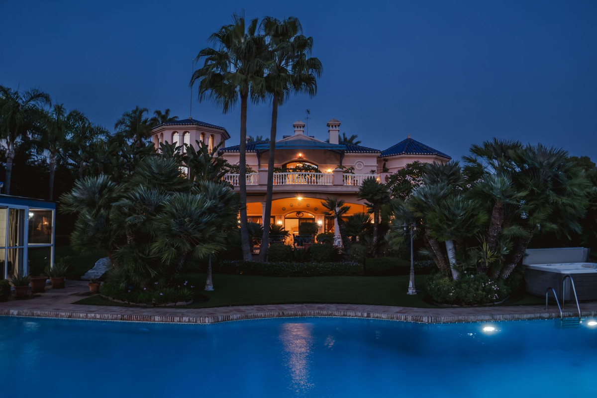 Se vende Villa - Chalet de 6 dormitorios en Costa Del Sol, Málaga, España