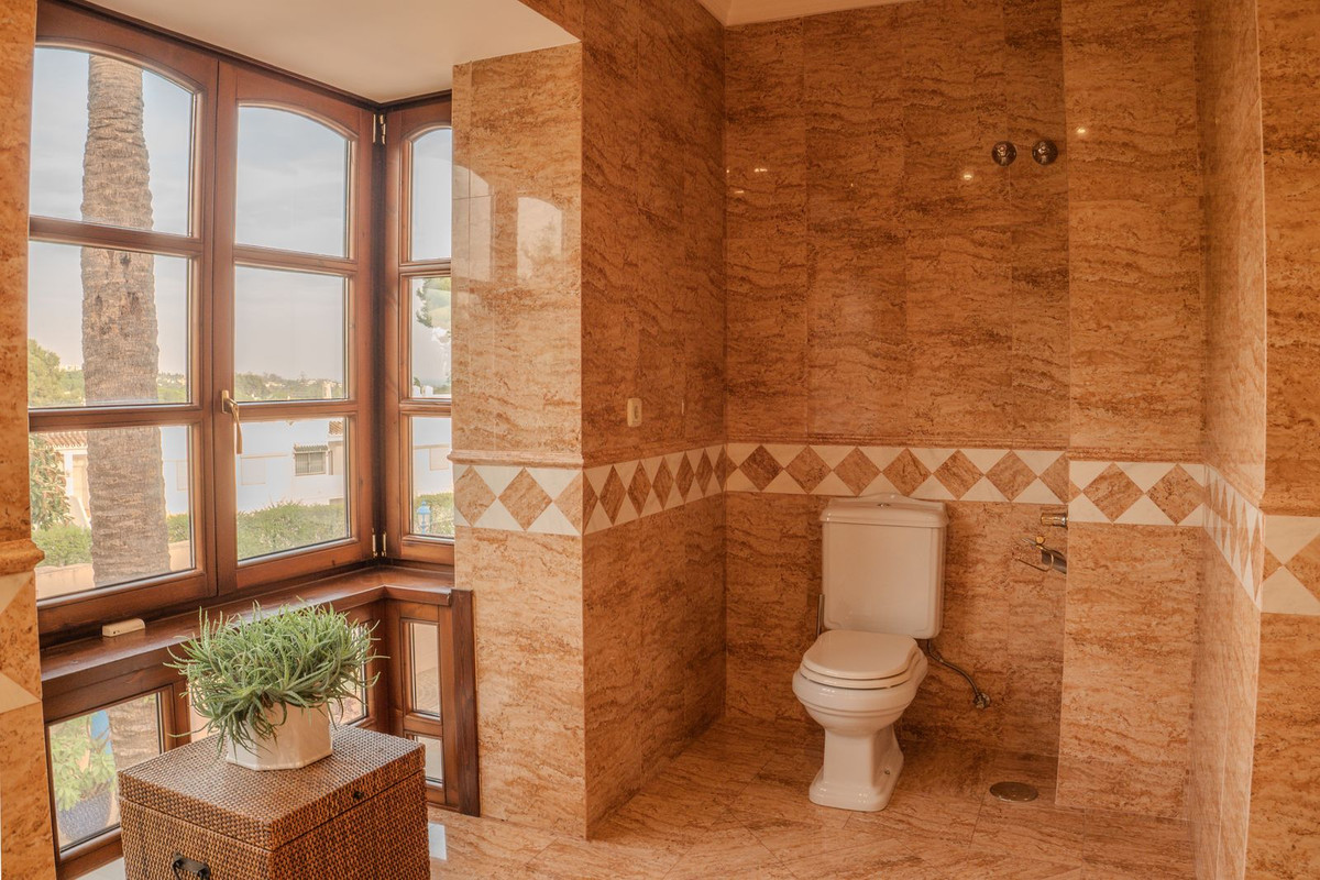 Se vende Villa - Chalet de 6 dormitorios en Costa Del Sol, Málaga, España
