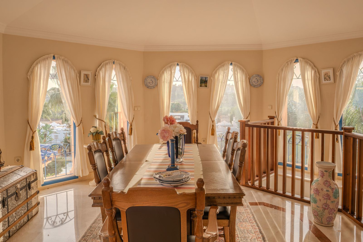 Se vende Villa - Chalet de 6 dormitorios en Costa Del Sol, Málaga, España