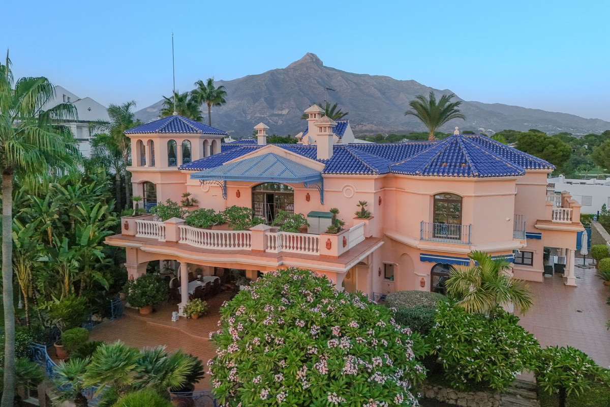 Se vende Villa - Chalet de 6 dormitorios en Costa Del Sol, Málaga, España