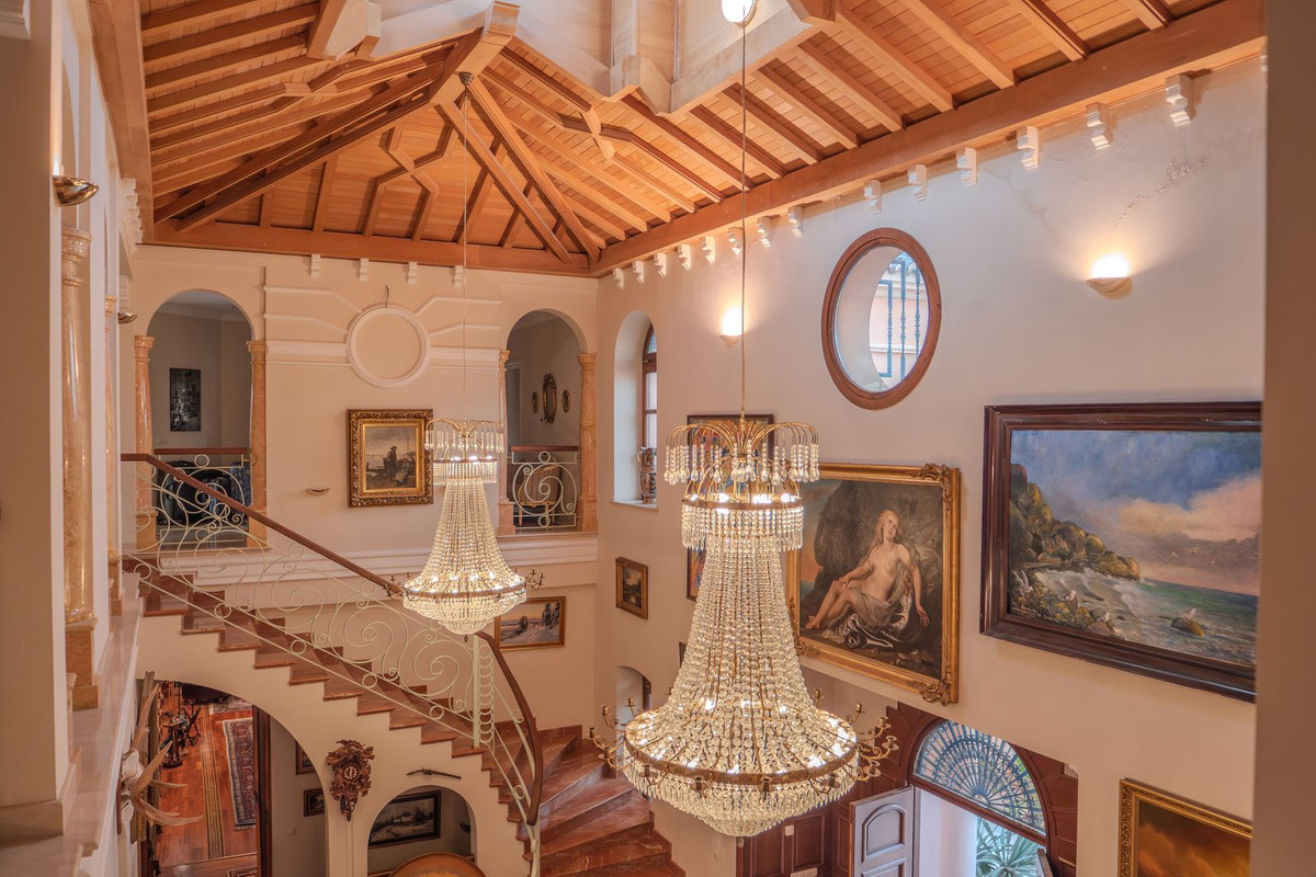 Se vende Villa - Chalet de 6 dormitorios en Costa Del Sol, Málaga, España