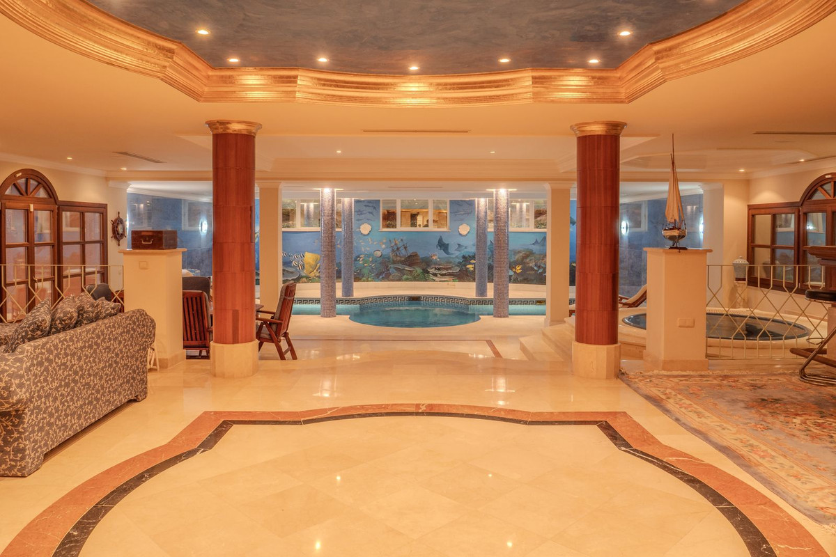 Se vende Villa - Chalet de 6 dormitorios en Costa Del Sol, Málaga, España