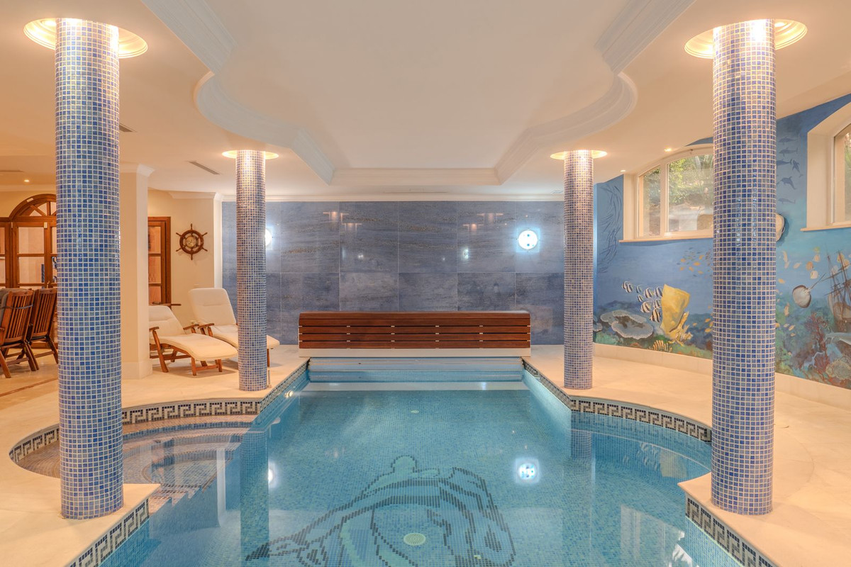 Se vende Villa - Chalet de 6 dormitorios en Costa Del Sol, Málaga, España