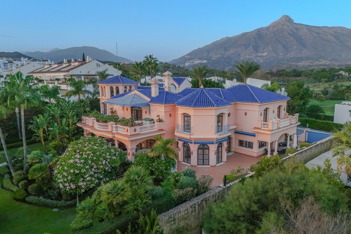 Se vende Villa - Chalet de 6 dormitorios en Costa Del Sol, Málaga, España