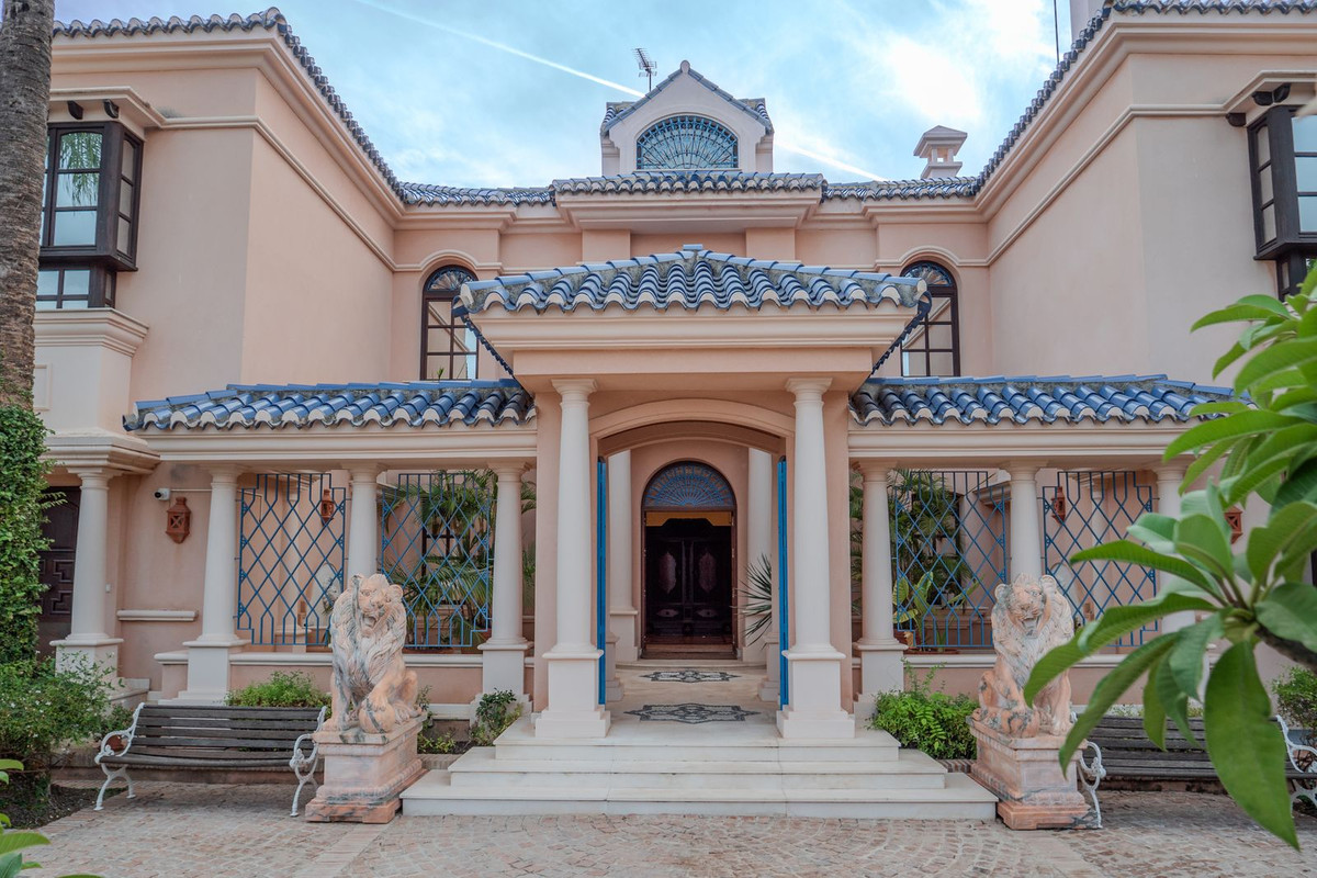 Se vende Villa - Chalet de 6 dormitorios en Costa Del Sol, Málaga, España