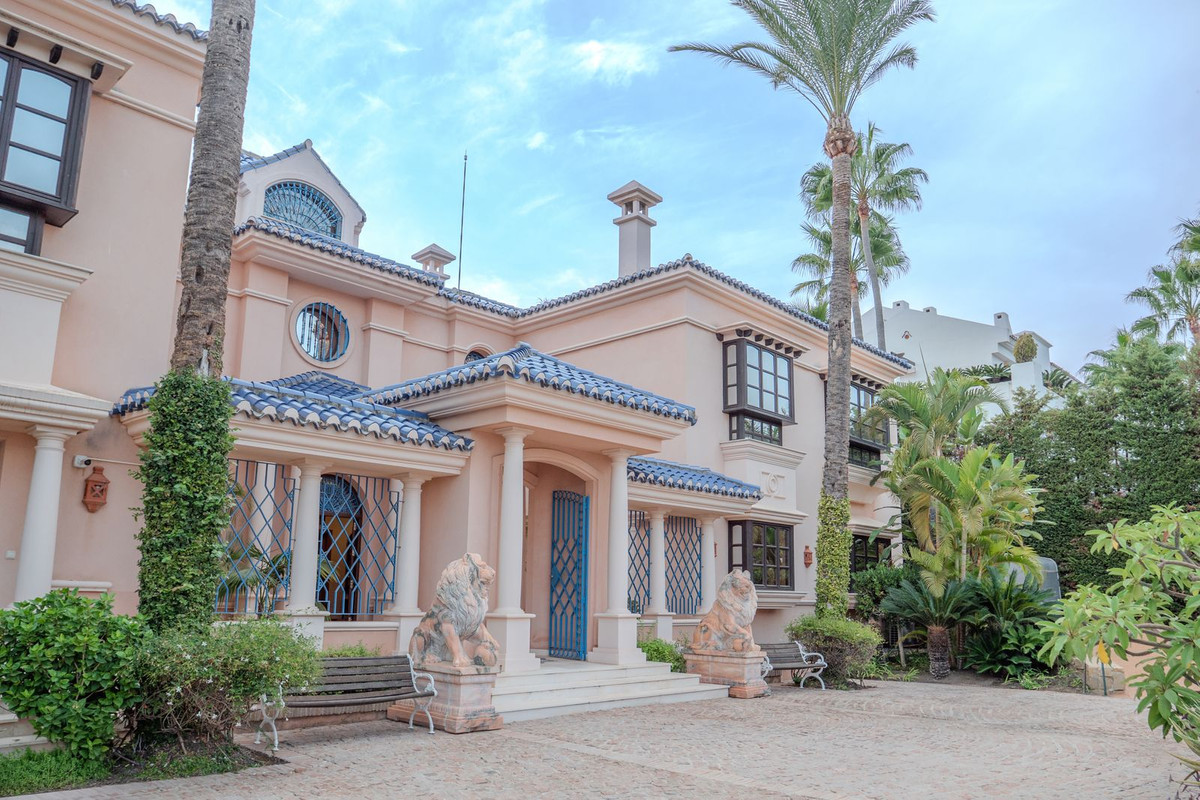 Se vende Villa - Chalet de 6 dormitorios en Costa Del Sol, Málaga, España