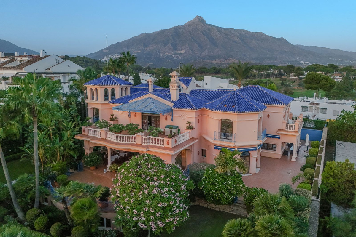 Se vende Villa - Chalet de 6 dormitorios en Costa Del Sol, Málaga, España