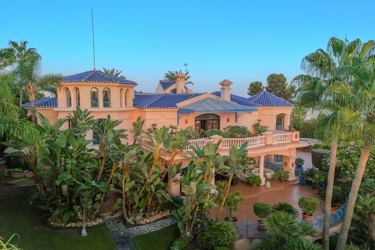 Se vende Villa - Chalet de 6 dormitorios en Costa Del Sol, Málaga, España
