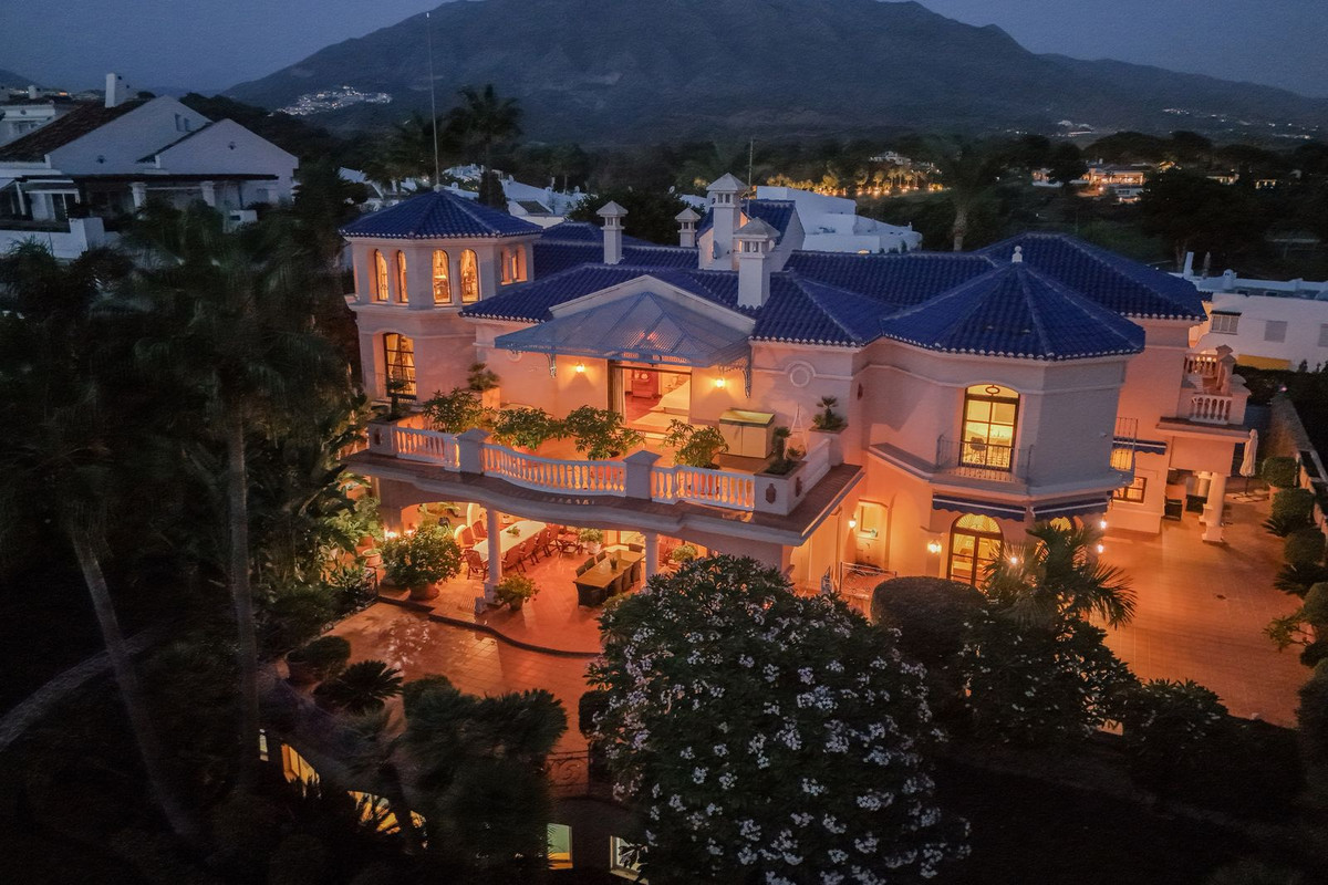 Se vende Villa - Chalet de 6 dormitorios en Costa Del Sol, Málaga, España