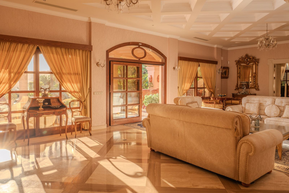 Se vende Villa - Chalet de 6 dormitorios en Costa Del Sol, Málaga, España