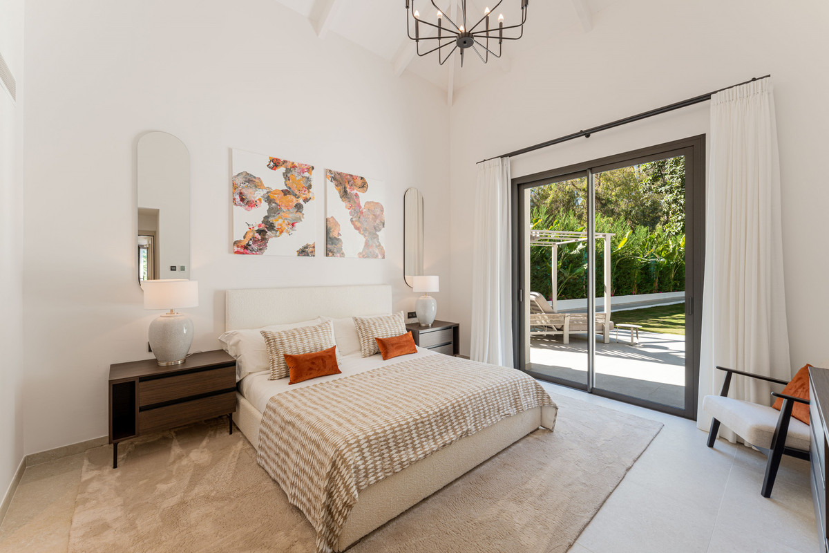 5 Bed Townhouse for sale in Nueva Andalucía Costa Del Sol, Málaga, Spain