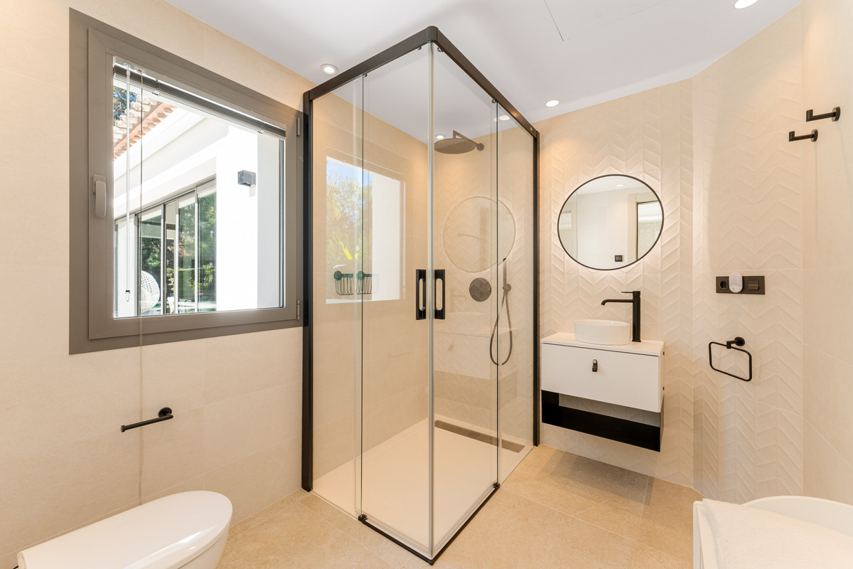 5 Bed Townhouse for sale in Nueva Andalucía Costa Del Sol, Málaga, Spain
