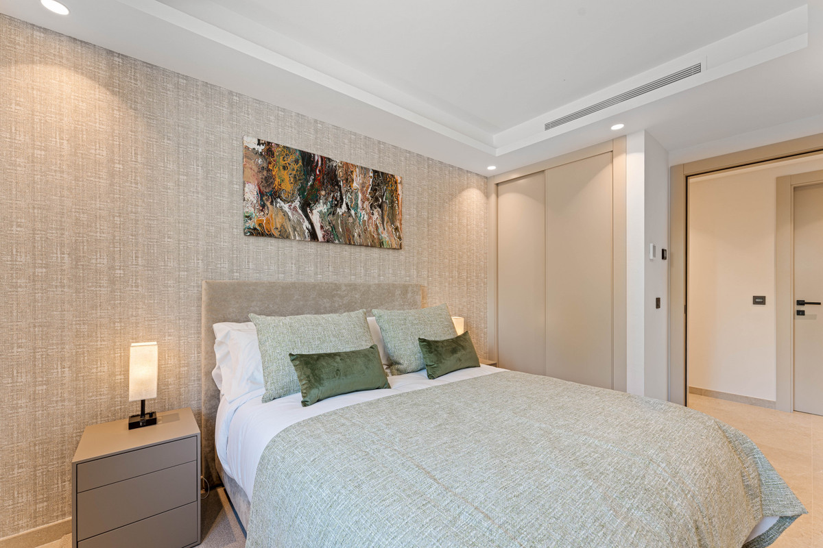 5 Bed Townhouse for sale in Nueva Andalucía Costa Del Sol, Málaga, Spain