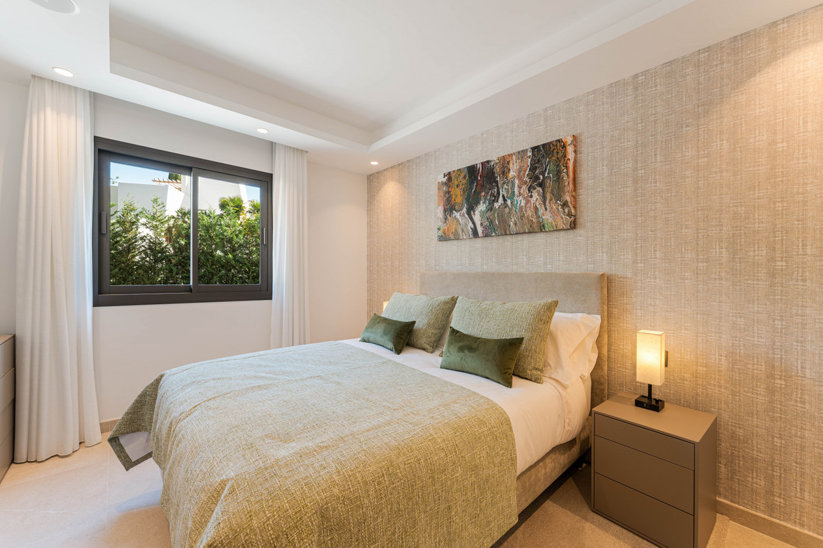 5 Bed Townhouse for sale in Nueva Andalucía Costa Del Sol, Málaga, Spain
