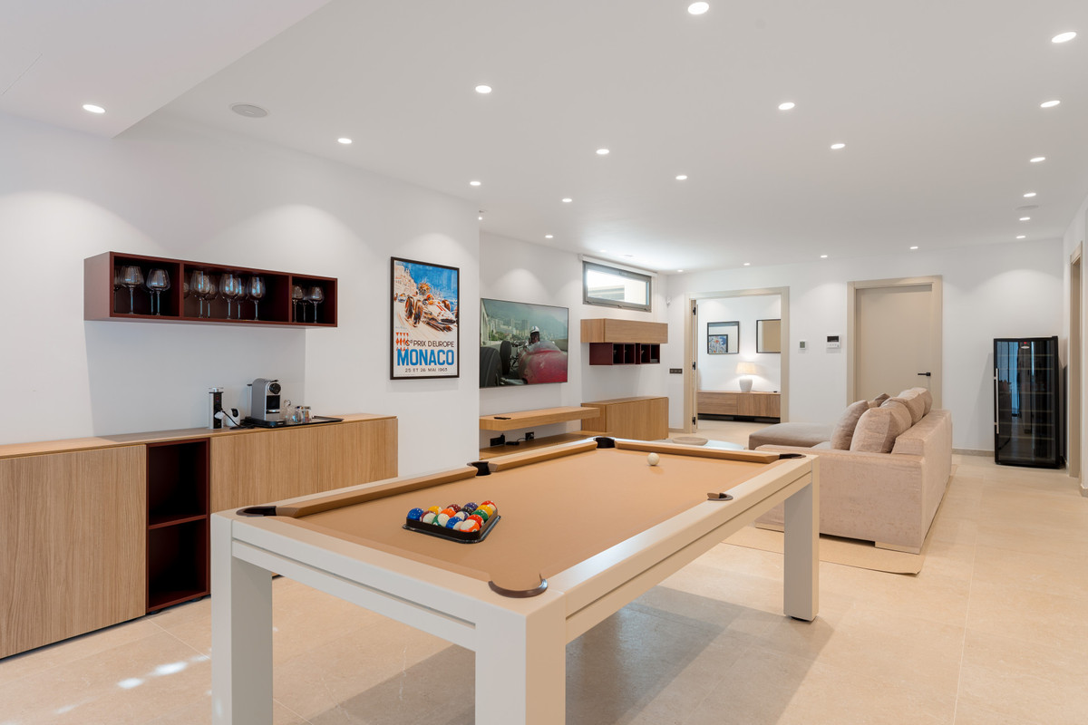 5 Bed Townhouse for sale in Nueva Andalucía Costa Del Sol, Málaga, Spain