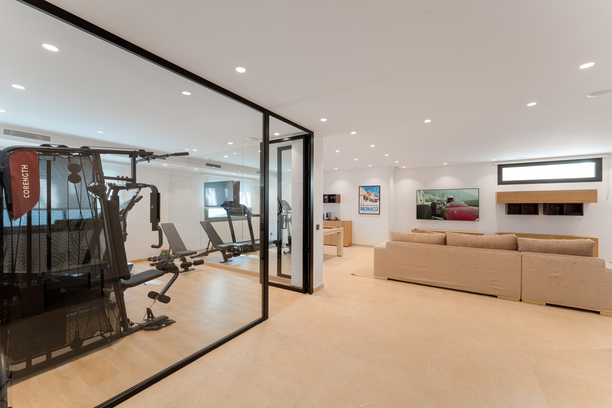 5 Bed Townhouse for sale in Nueva Andalucía Costa Del Sol, Málaga, Spain