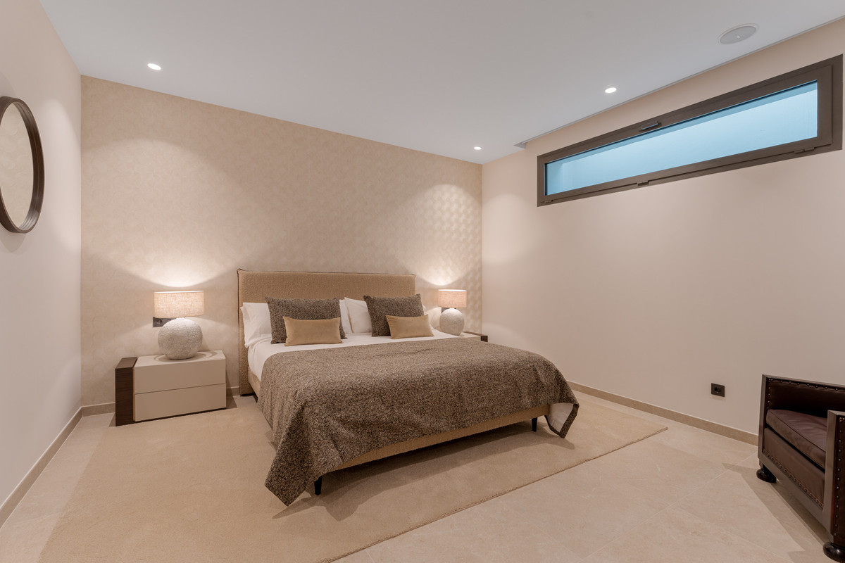 5 Bed Townhouse for sale in Nueva Andalucía Costa Del Sol, Málaga, Spain