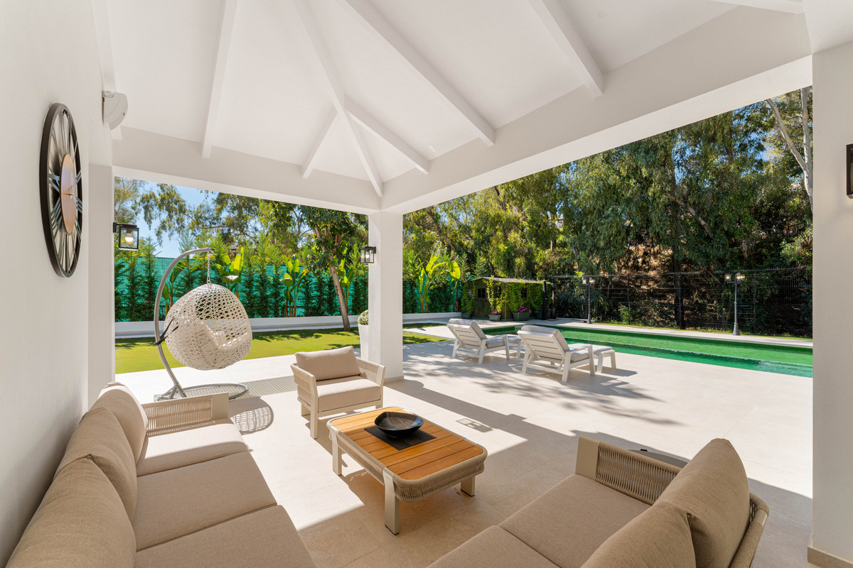 5 Bed Townhouse for sale in Nueva Andalucía Costa Del Sol, Málaga, Spain