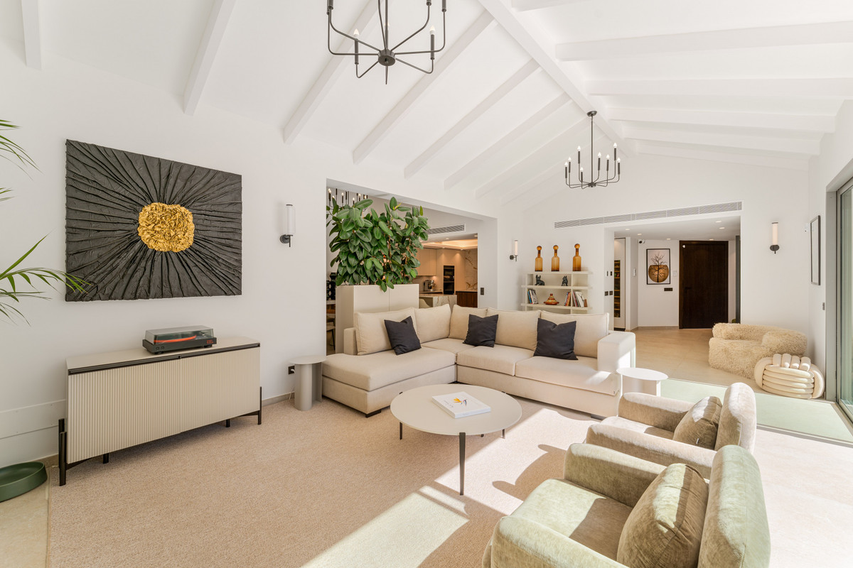 5 Bed Townhouse for sale in Nueva Andalucía Costa Del Sol, Málaga, Spain