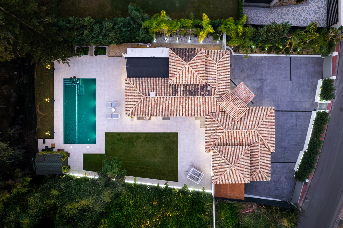 5 Bed Townhouse for sale in Nueva Andalucía Costa Del Sol, Málaga, Spain
