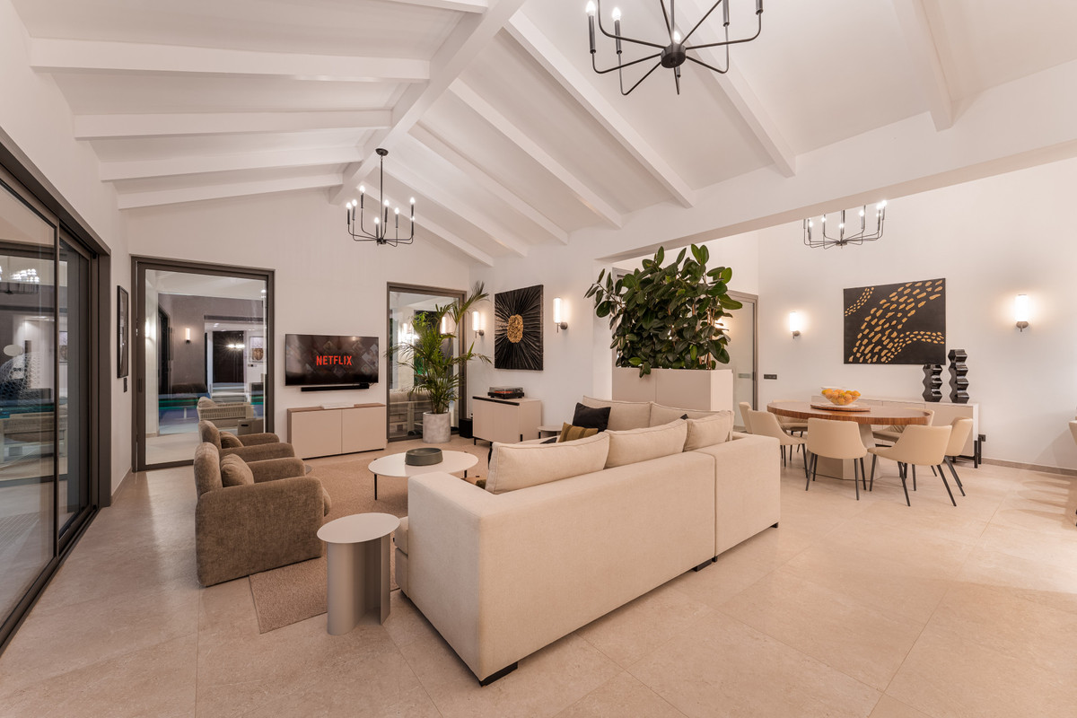 5 Bed Townhouse for sale in Nueva Andalucía Costa Del Sol, Málaga, Spain
