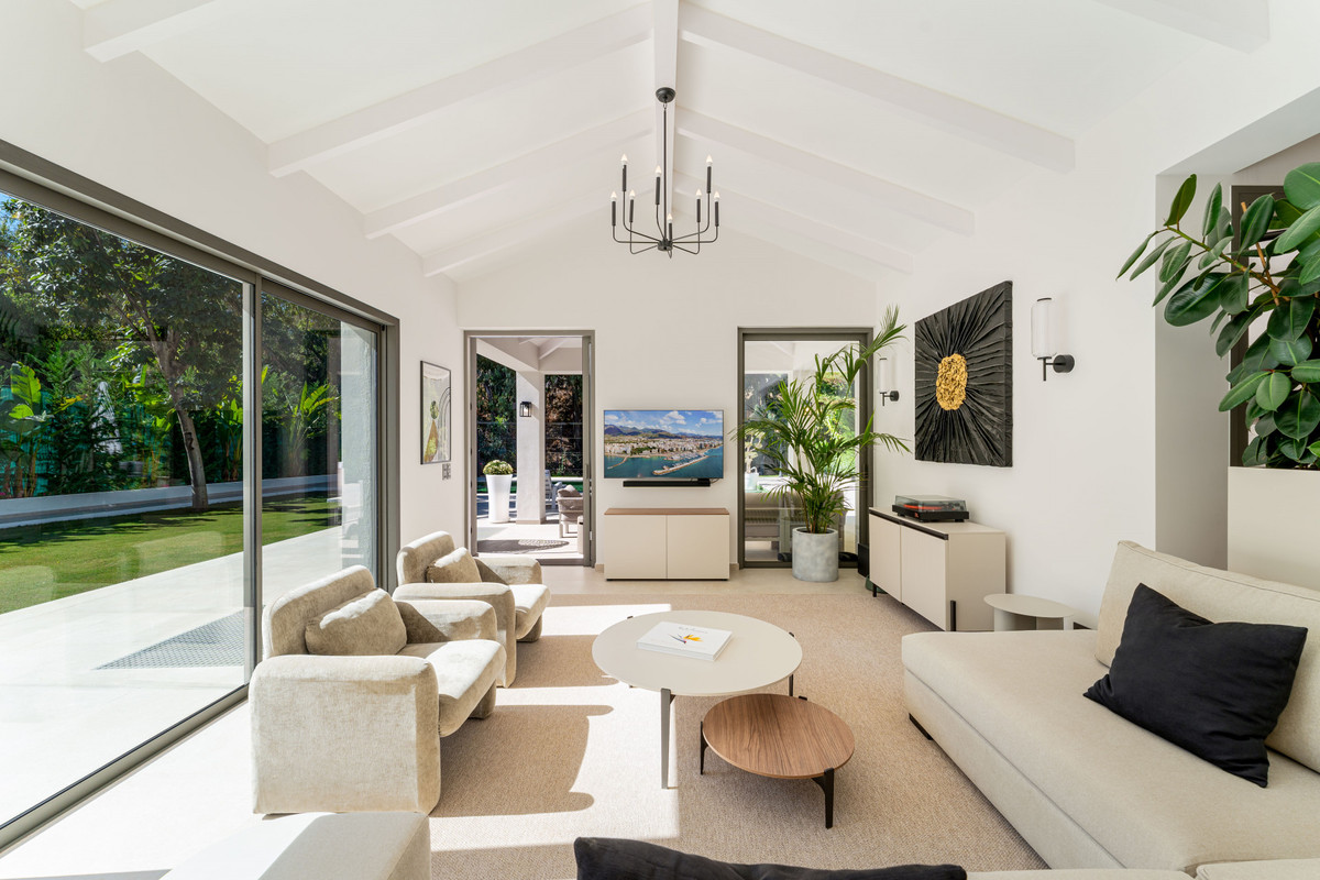 5 Bed Townhouse for sale in Nueva Andalucía Costa Del Sol, Málaga, Spain