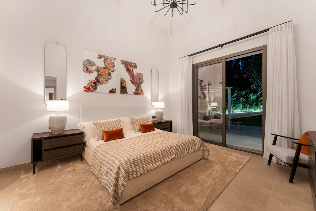 5 Bed Townhouse for sale in Nueva Andalucía Costa Del Sol, Málaga, Spain