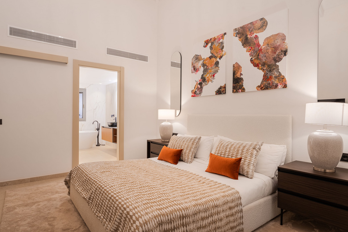 5 Bed Townhouse for sale in Nueva Andalucía Costa Del Sol, Málaga, Spain