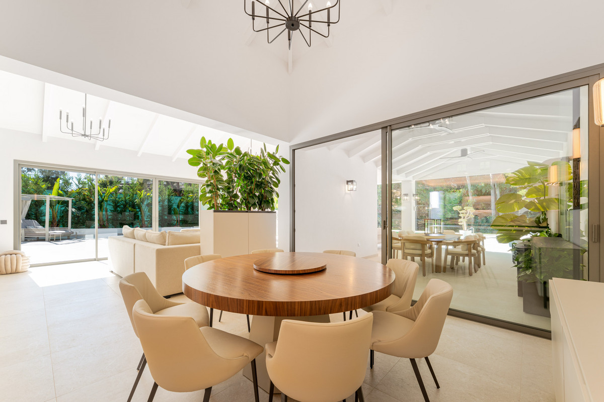 5 Bed Townhouse for sale in Nueva Andalucía Costa Del Sol, Málaga, Spain