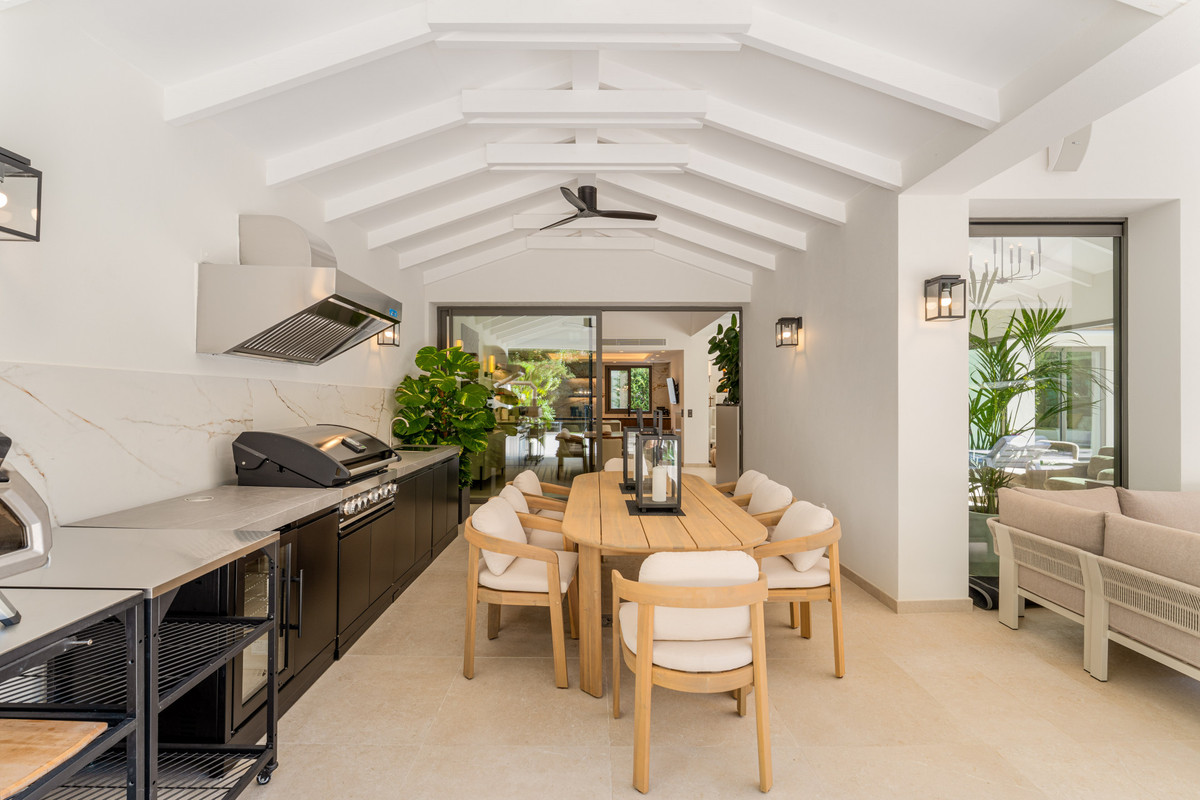 5 Bed Townhouse for sale in Nueva Andalucía Costa Del Sol, Málaga, Spain