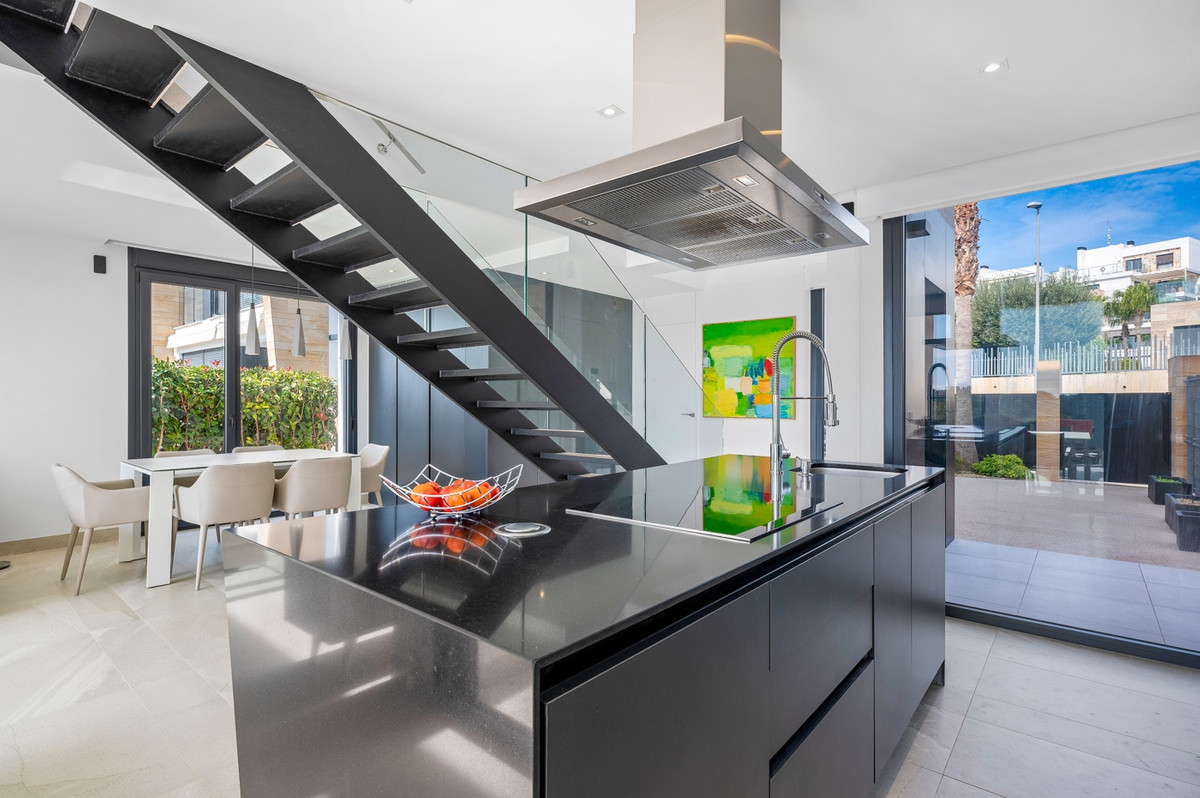 Se vende Villa - Chalet de 3 dormitorios en Costa Blanca, Alicante, España