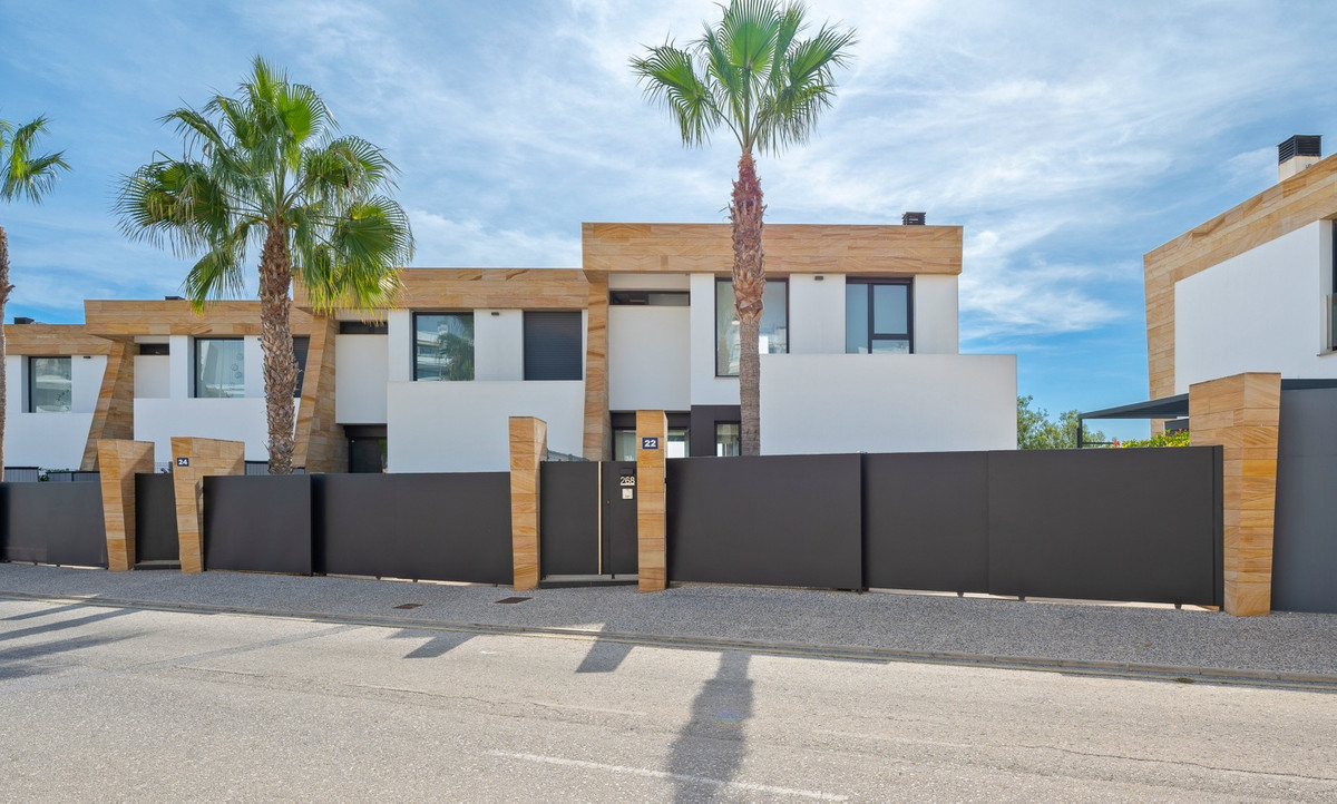 Se vende Villa - Chalet de 3 dormitorios en Costa Blanca, Alicante, España