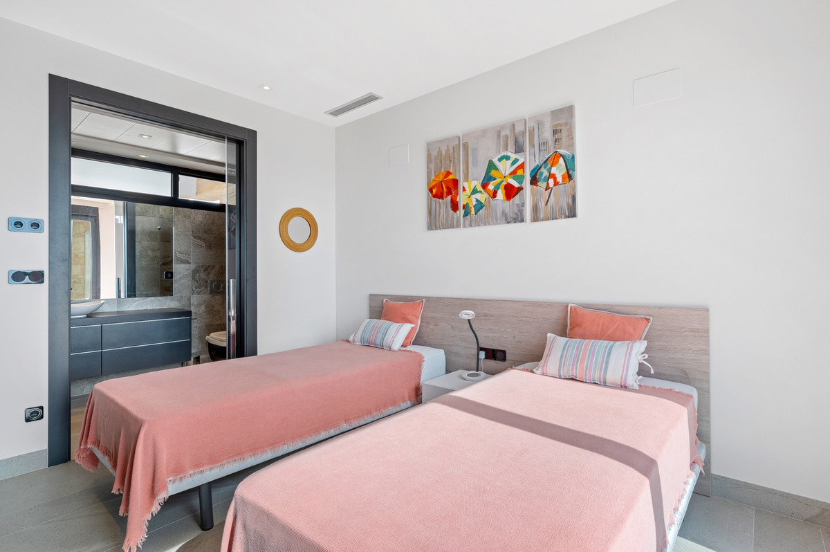 Se vende Villa - Chalet de 3 dormitorios en Costa Blanca, Alicante, España