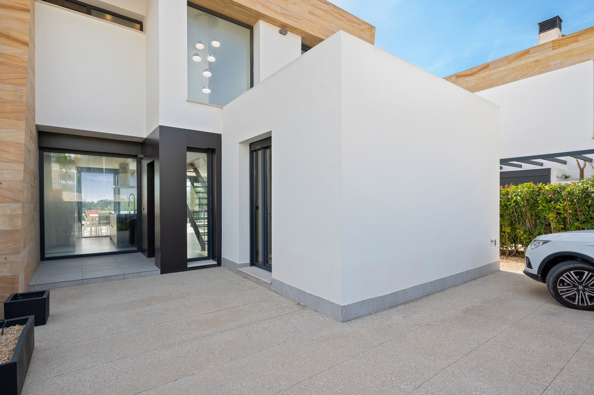 Se vende Villa - Chalet de 3 dormitorios en Costa Blanca, Alicante, España
