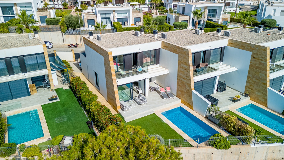 Se vende Villa - Chalet de 3 dormitorios en Costa Blanca, Alicante, España
