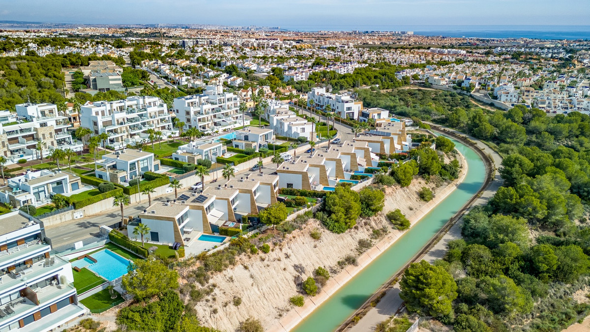 Se vende Villa - Chalet de 3 dormitorios en Costa Blanca, Alicante, España