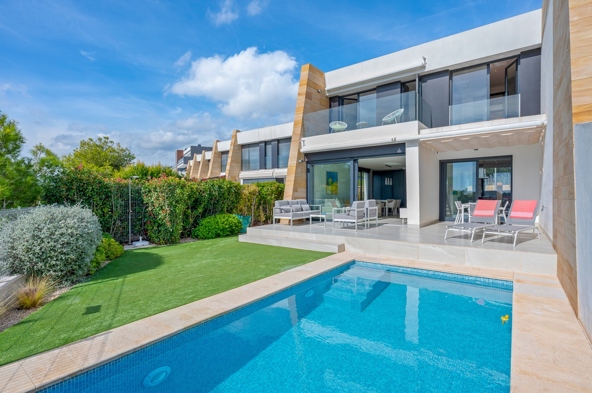 Se vende Villa - Chalet de 3 dormitorios en Costa Blanca, Alicante, España