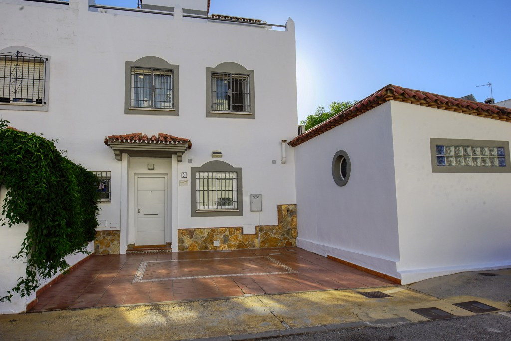 4 Bed Townhouse for sale in Estepona Costa Del Sol, Málaga, Spain
